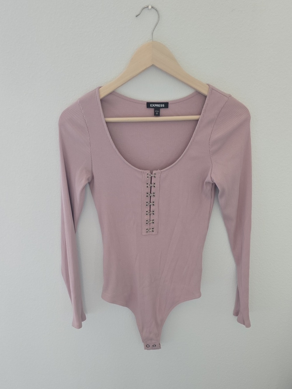 Express Women's Long Sleeve Scoop Neck Bodysuit in Dusty Pink